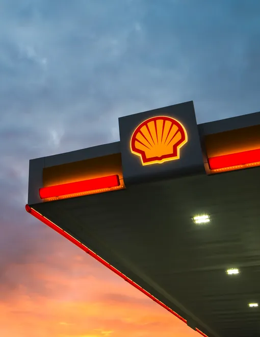 Shell Station bei Nacht